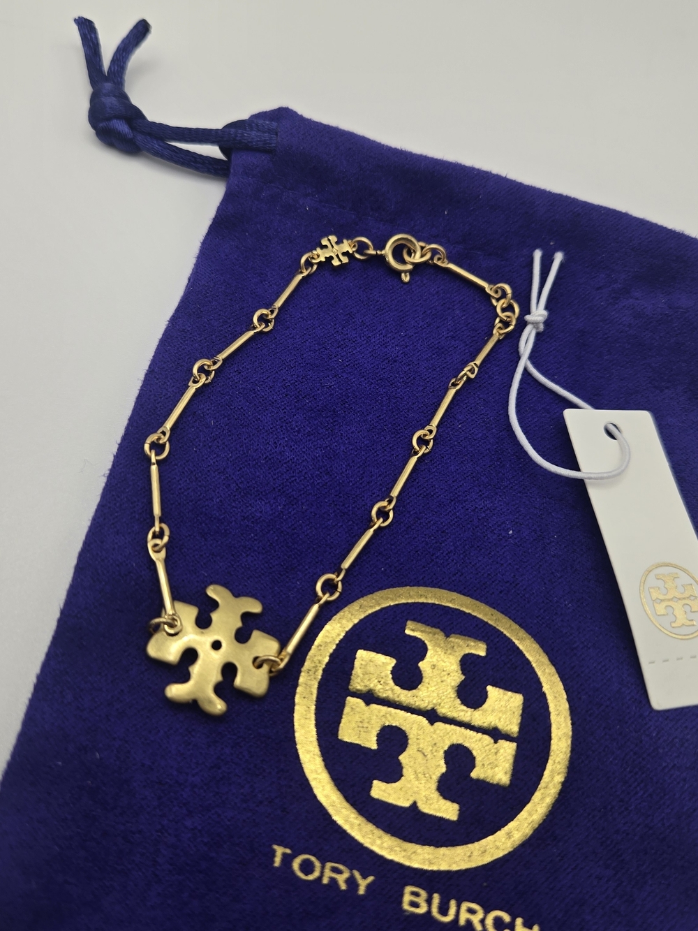 New Tory Burch Roxanne Thin Chain Bracelet Gold Logo Link Vintage Look - Picture 2 of 5
